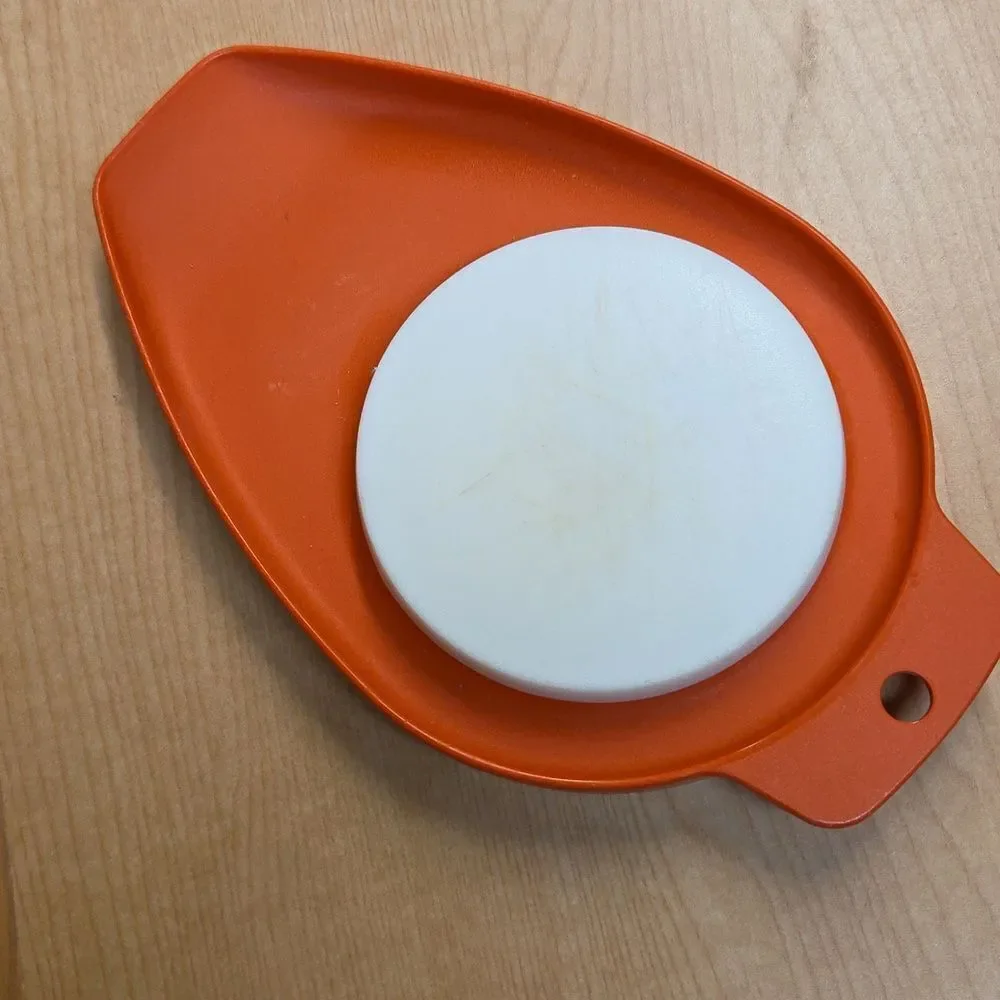 Tupperware chop pour